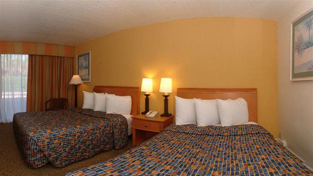 Days Inn By Wyndham Neptune Beach Jacksonville Beach Buitenkant foto
