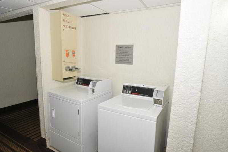 Days Inn By Wyndham Neptune Beach Jacksonville Beach Buitenkant foto