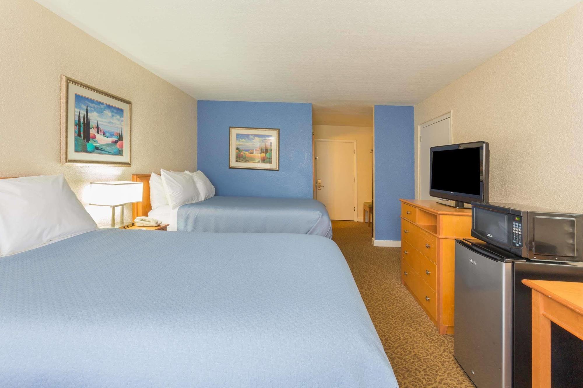 Days Inn By Wyndham Neptune Beach Jacksonville Beach Buitenkant foto